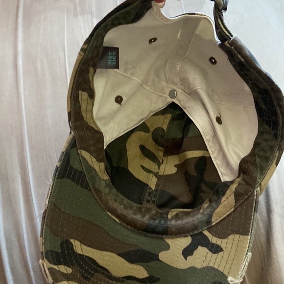 Distressed Camo Bobcat Hat - Picture 2 of 2